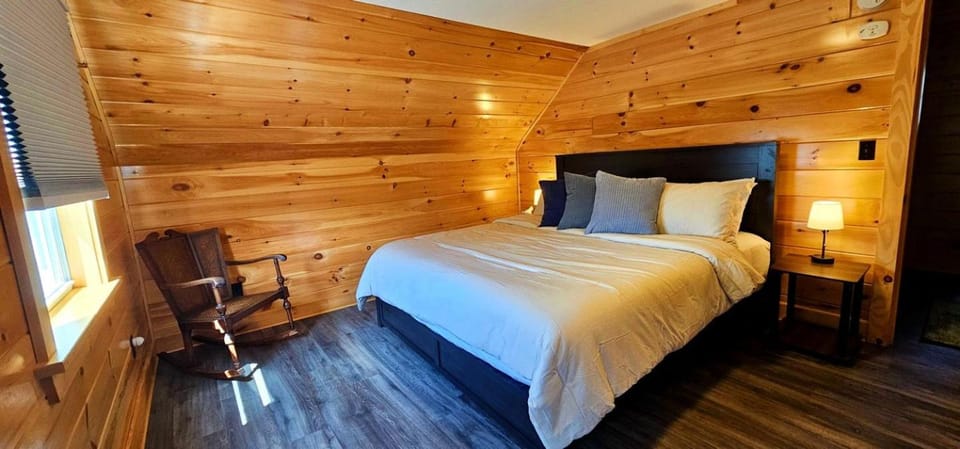 Lustrous Modern Cabin Oasis Near Moosehead Lake, Maine Cabin in Moosehead Lake