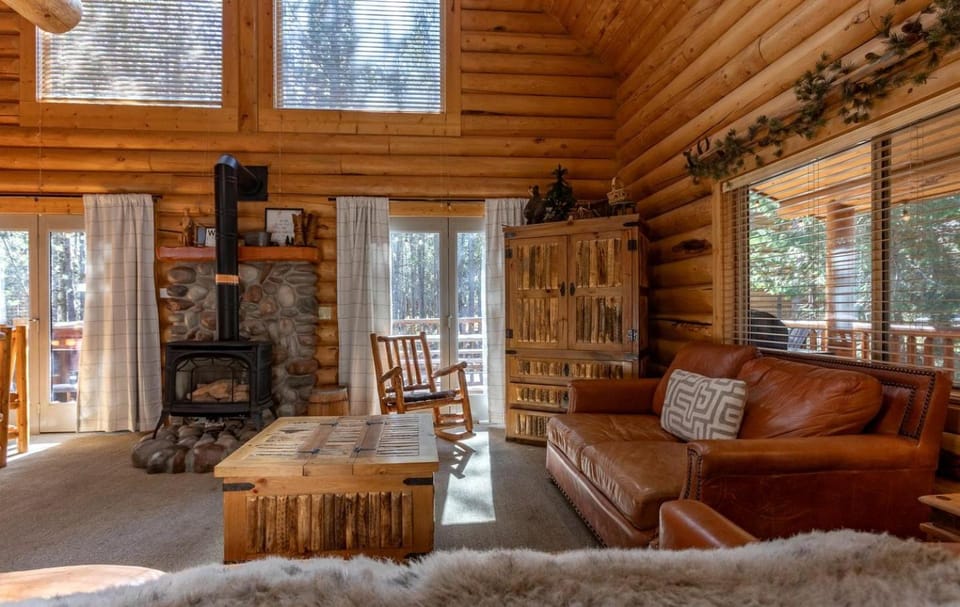Spacious Mountain Retreat with Hot Tub & Game Room Near National Forest – Close to Outdoor Adventures in Idaho House in Island Park