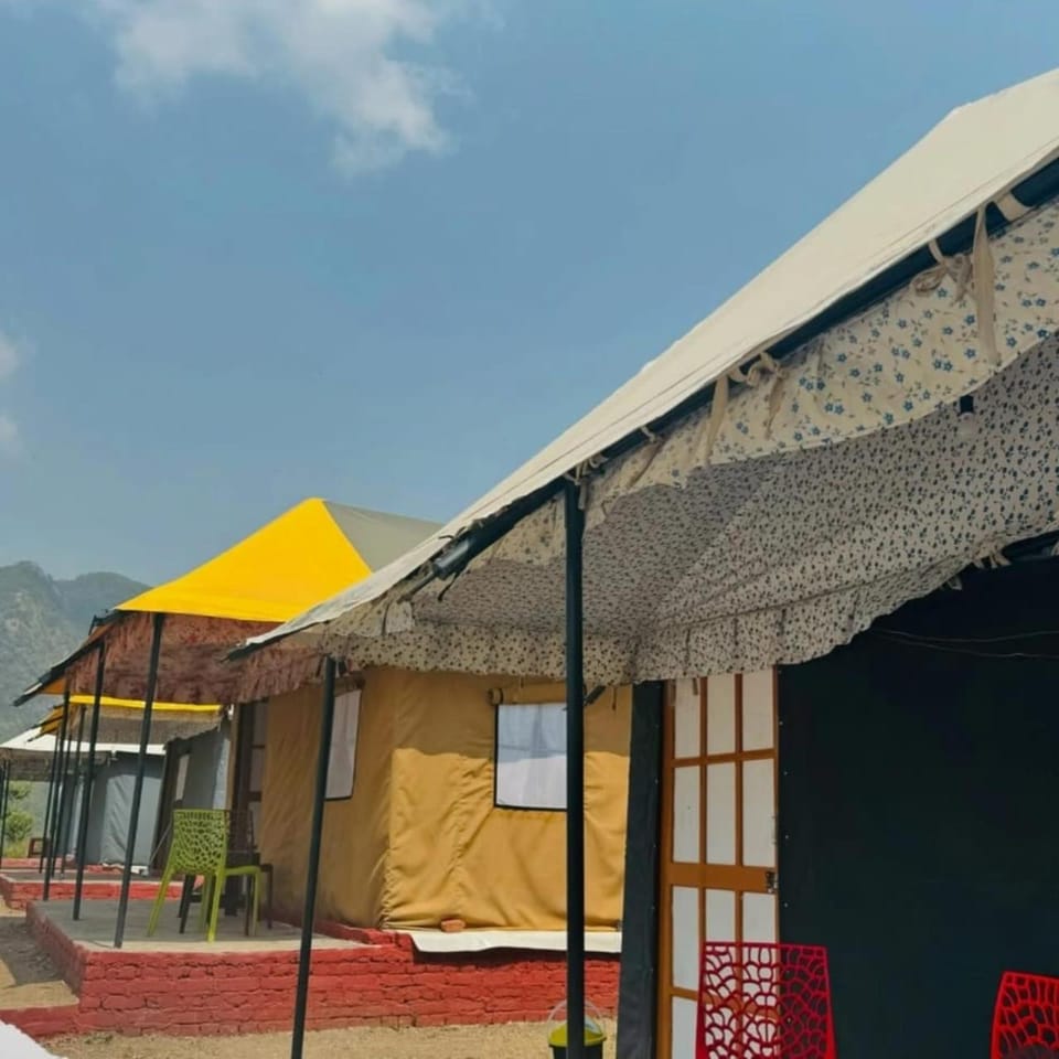 Property building, Patio, Day, Seating area, Mountain view