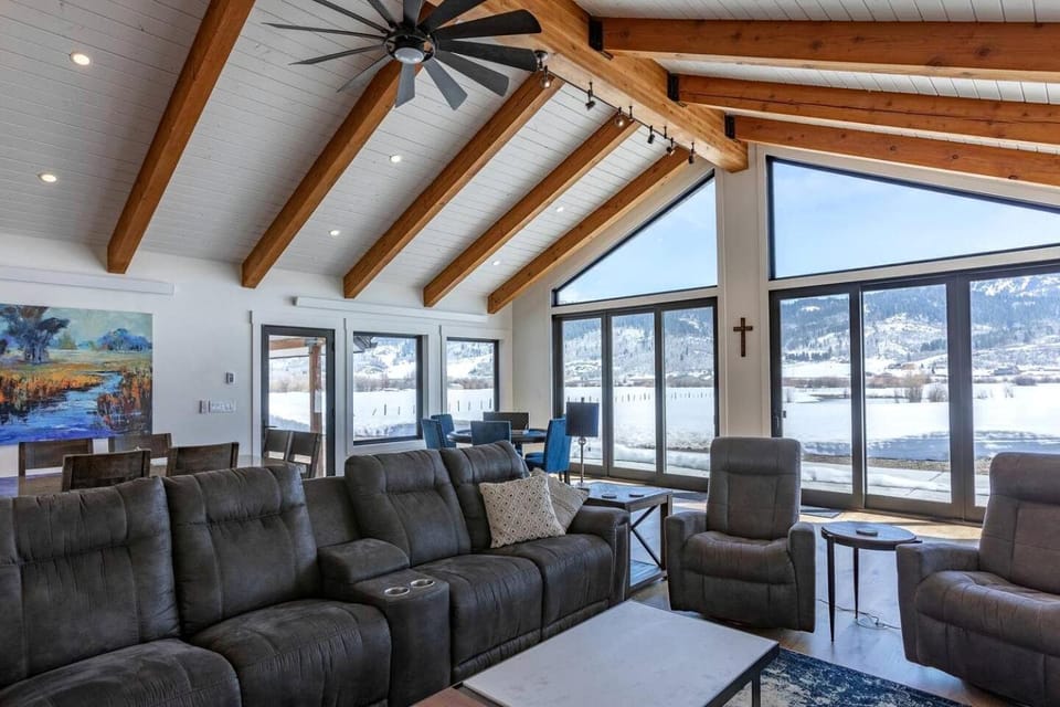 Scenic Riverside Cabin with Private Trail Access and Fly Fishing Near Alpine, Wyoming Cabin in Wyoming