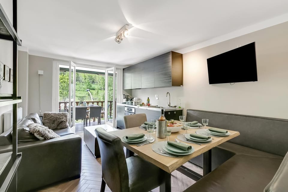 Living room, Dining area