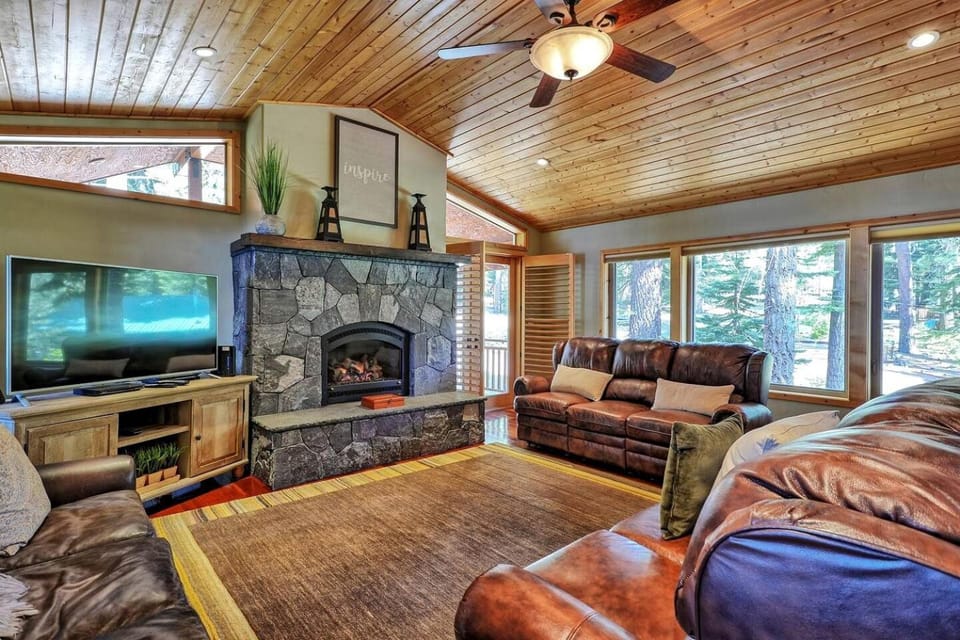 Cozy Cabin Retreat with Expansive Deck Near Lake and Trails in Tahoma, California Cabin in Lake Tahoe