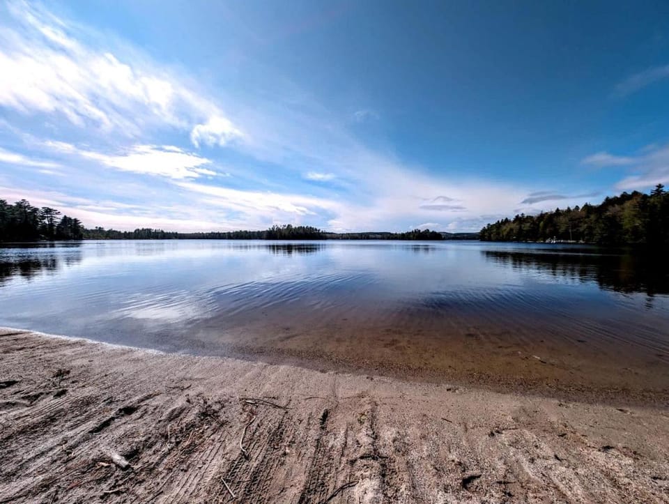 Peaceful Lakeside Cottage with Fire Pit & Acadia Views near Flanders Pond, Sullivan, Maine House in Sullivan