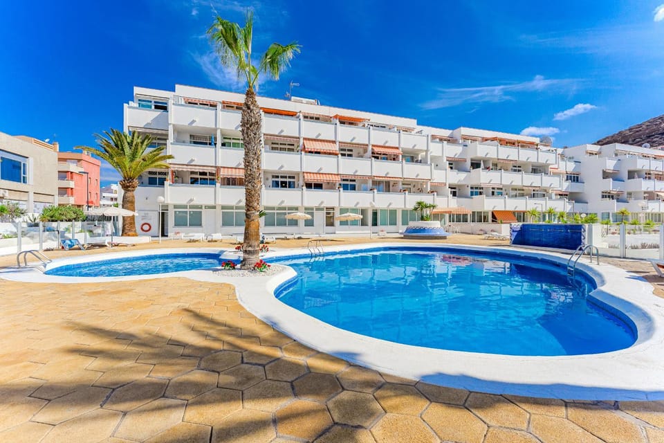 Property building, Pool view, Swimming pool, sunbed