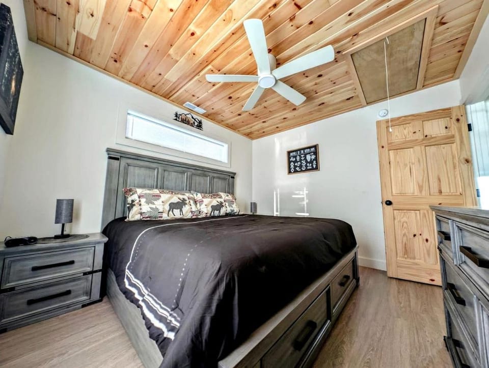 Pet-Friendly Lakeside Cabin with Fire Pit & Screened Porch near Flanders Pond in Sullivan, Maine Cabin in Sullivan