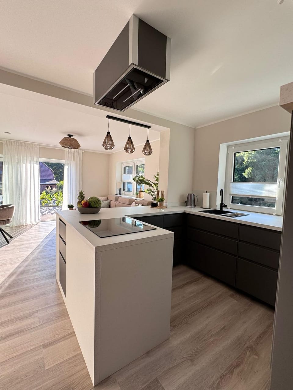 Kitchen or kitchenette, Seating area, oven