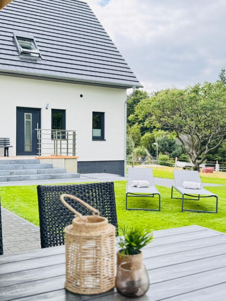 Property building, Patio, Day, Garden, Garden view