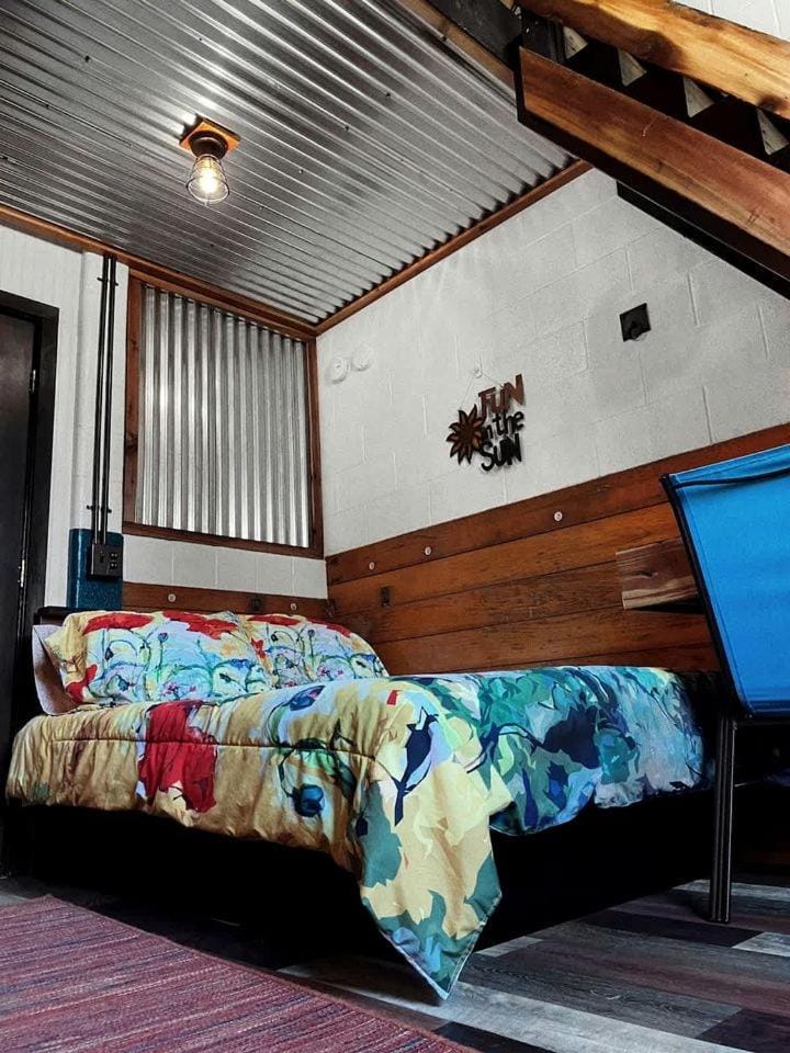 Charming Loft B&B with Private Bath & Country Breakfast near Old Hickory Lake – Gallatin, Tennessee House in Old Hickory Lake