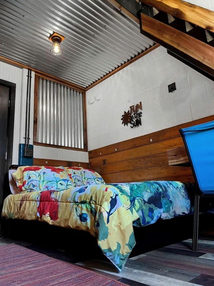 Scenic Barn B&B with Private Bath & Country Breakfast near Old Hickory Lake – Gallatin, Tennessee House in Old Hickory Lake
