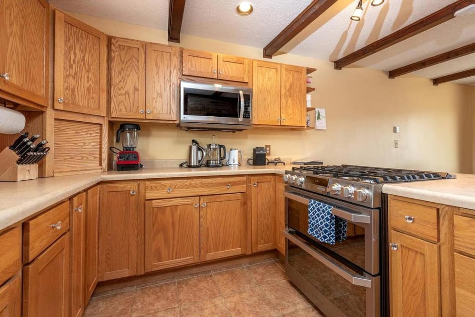 Remodeled Mountain Retreat with Hot Tub and Scenic Views Near Trails in Lander, Wyoming House in Lander