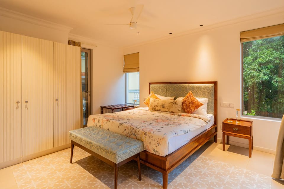 Photo of the whole room, Bedroom