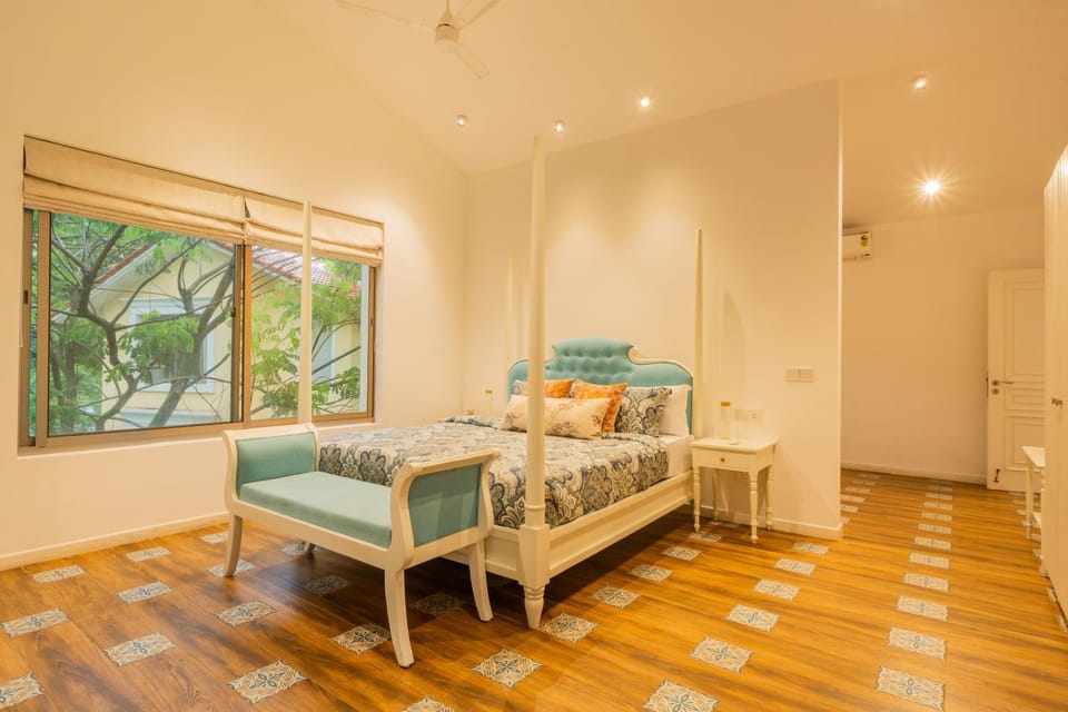 Photo of the whole room, Bedroom