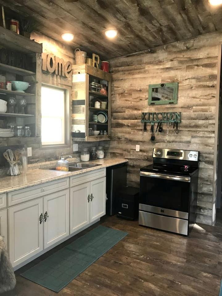Beautiful Tiny House with Wrap-Around Deck and Skylight for a Romantic Escape in Irwin, Idaho House in Idaho