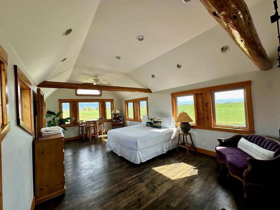 Beautiful Unit in a Scenic Farmhouse Retreat with Panoramic Views near Skiing & Trails in Tetonia, Idaho House in Idaho
