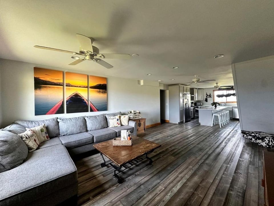 Spacious Unit in a Farmhouse Retreat with Scenic Picture Windows near Skiing & Fishing in Tetonia, Idaho House in Idaho