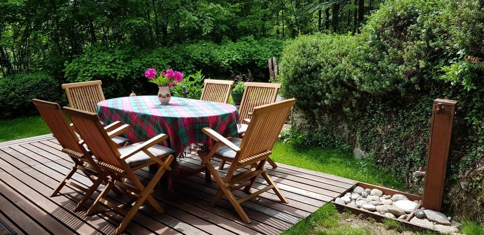 Patio, Patio, Day, Summer, Garden, Garden, Dining area, On site, Garden view, Mountain view