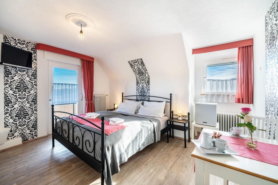 Living room, Bedroom