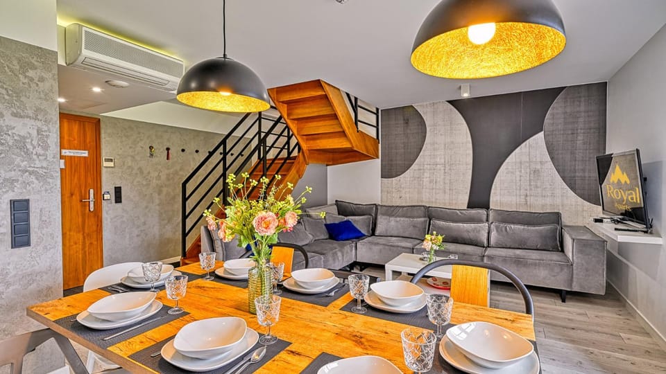 TV and multimedia, Kitchen or kitchenette, Seating area, Dining area, air conditioner