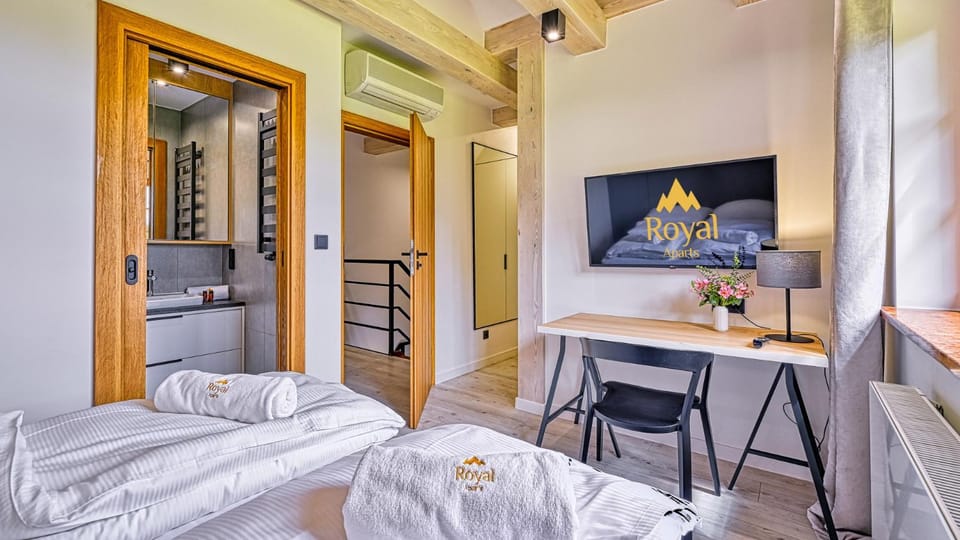 Bed, TV and multimedia, Bedroom, towels, air conditioner