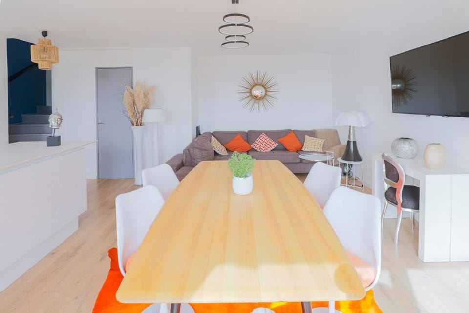 TV and multimedia, Living room, Dining area