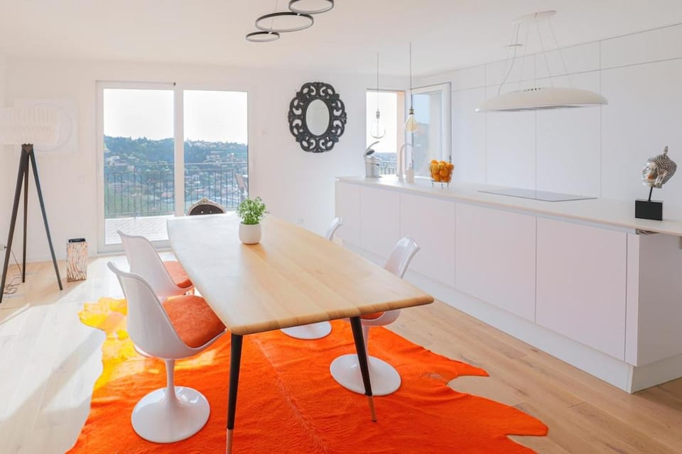 Kitchen or kitchenette, Seating area, Dining area
