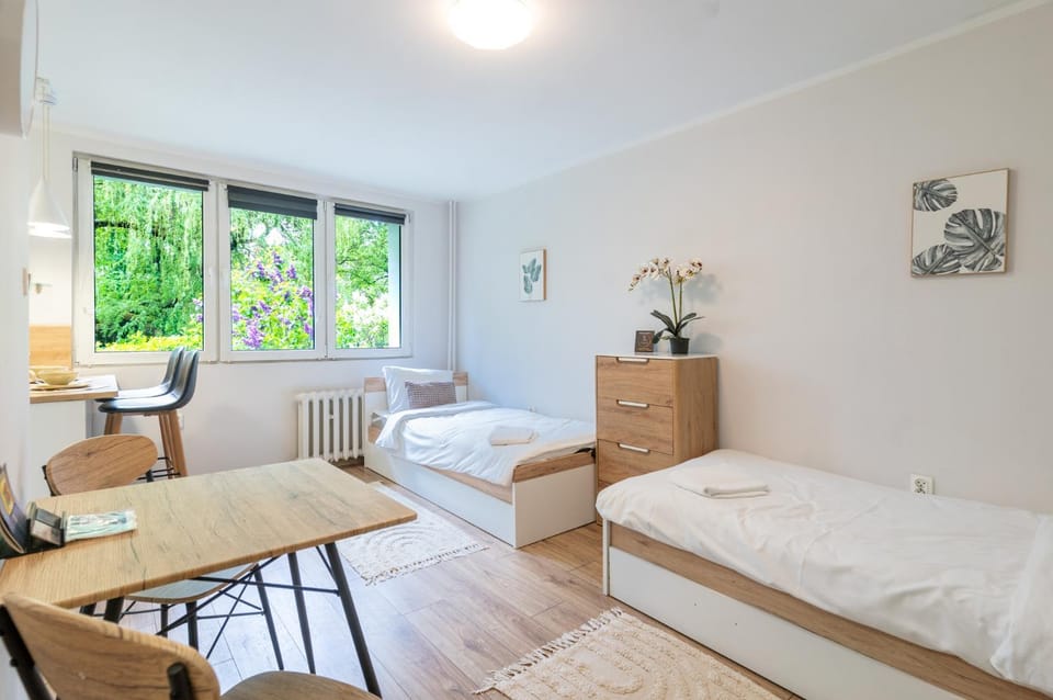 Bed, Living room, Photo of the whole room, Seating area, Dining area, Bedroom