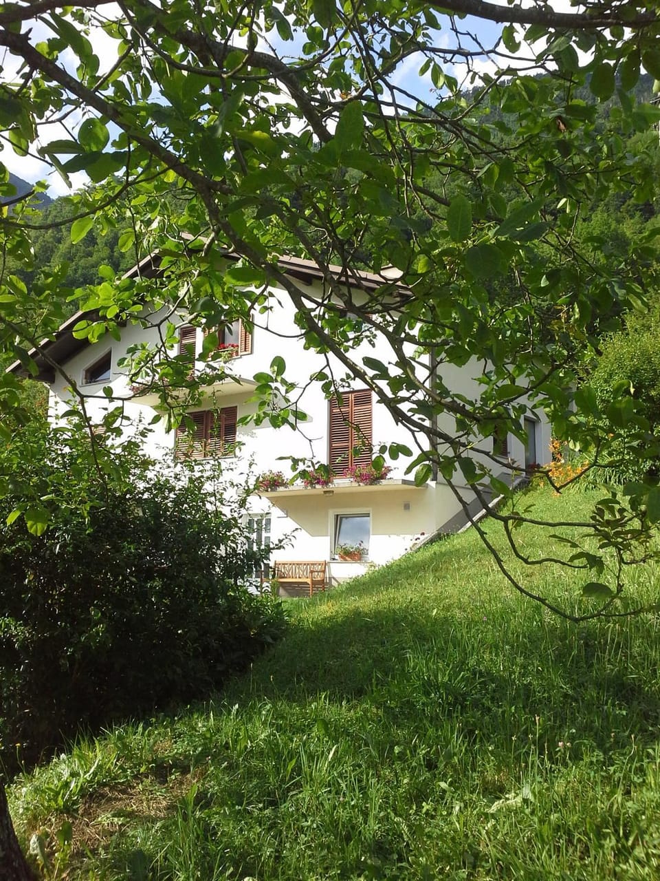 Facade/entrance, Natural landscape, Location