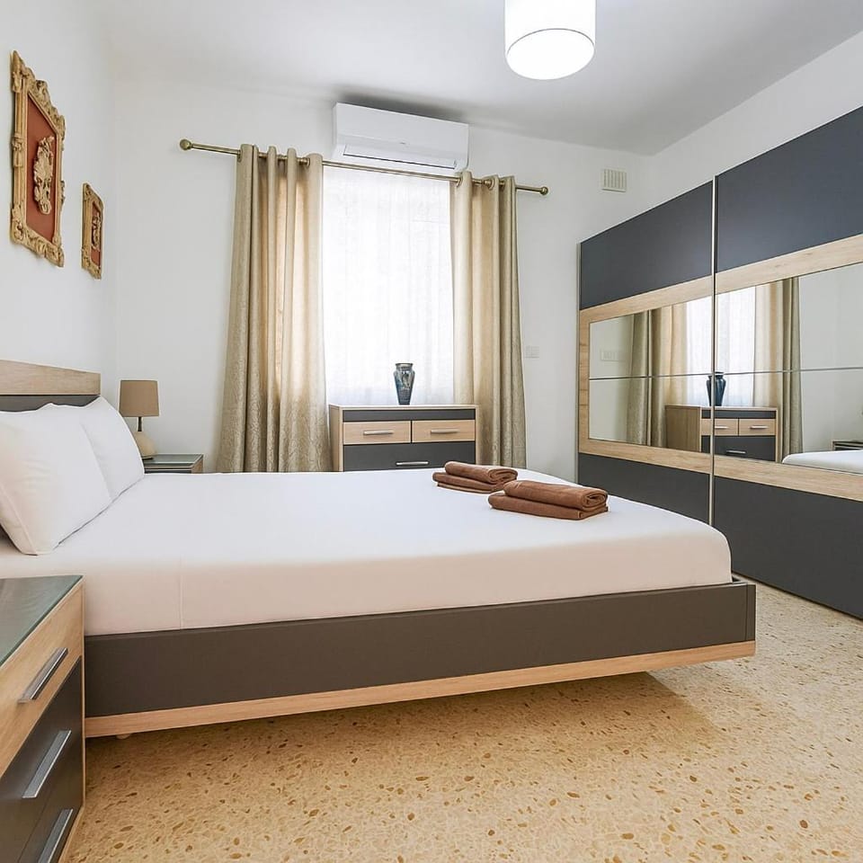 Bed, Photo of the whole room, Bedroom, wardrobe