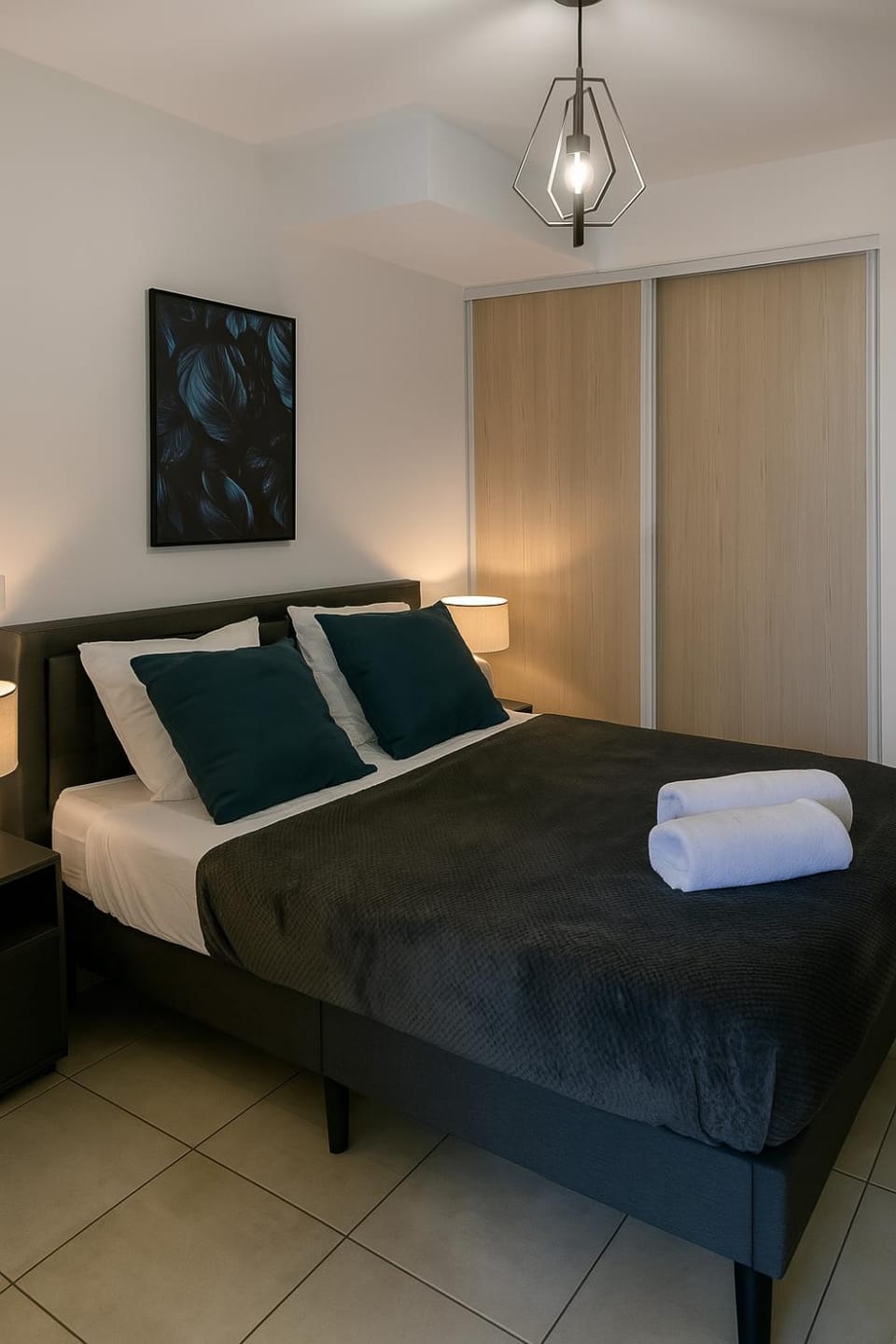Bed, Photo of the whole room, Bedroom, towels