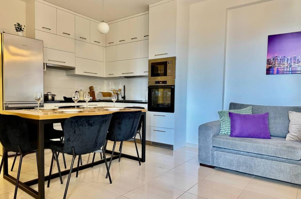 Kitchen or kitchenette, Living room, Seating area, Dining area, oven, toaster