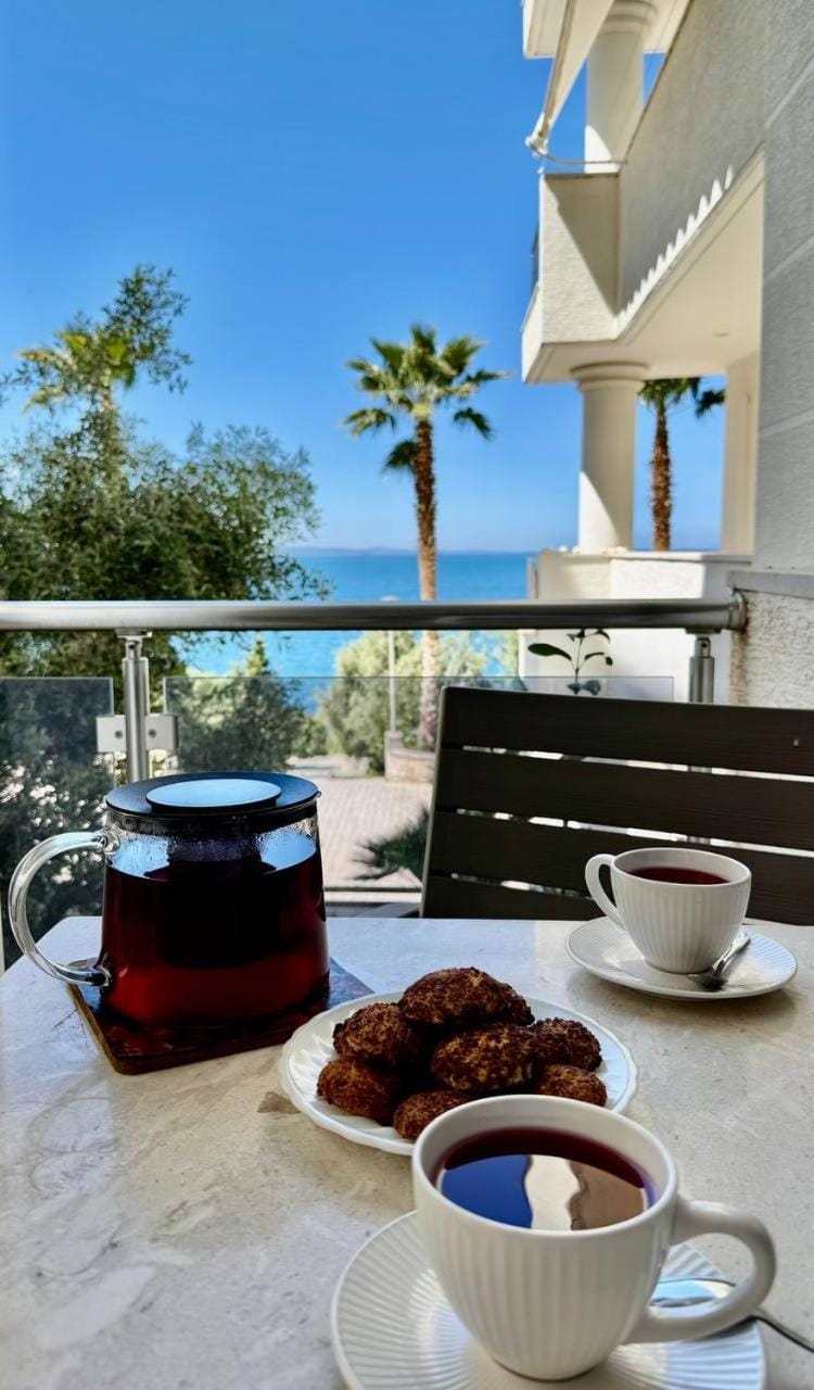 Day, Natural landscape, Coffee/tea facilities, View (from property/room), Balcony/Terrace, Dining area, Sea view