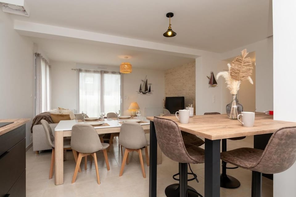 TV and multimedia, Living room, Dining area