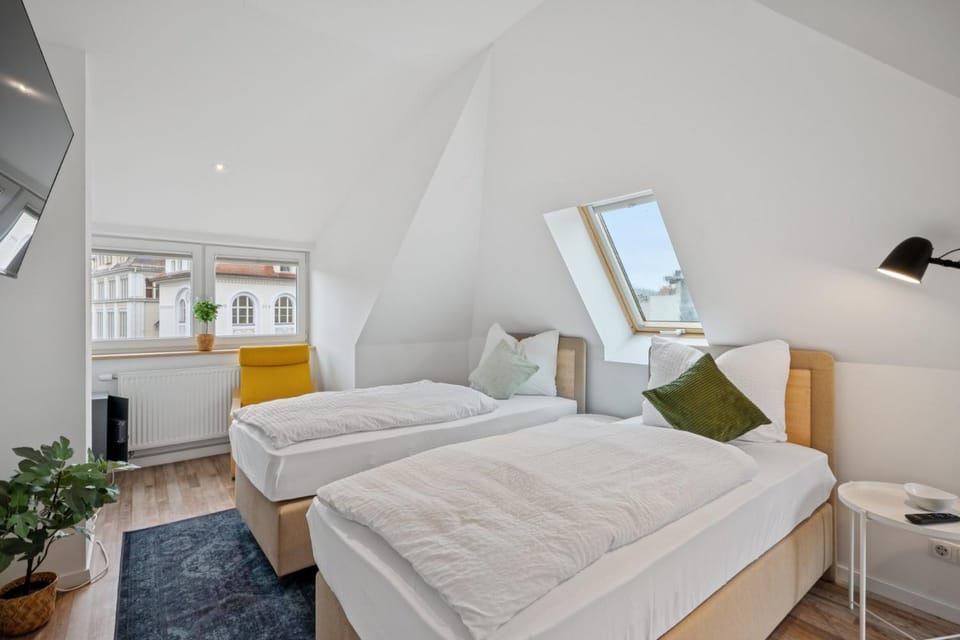 Bed, TV and multimedia, View (from property/room), Bedroom