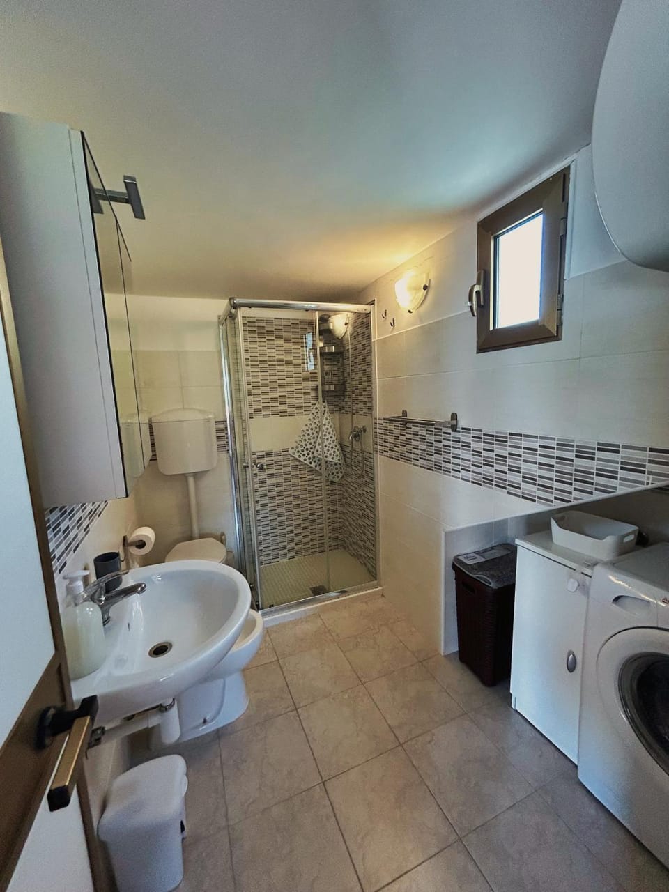 Shower, Toilet, Bathroom, bidet, towels, washing machine