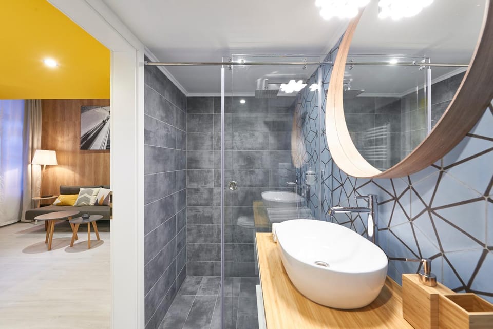 Shower, Bathroom