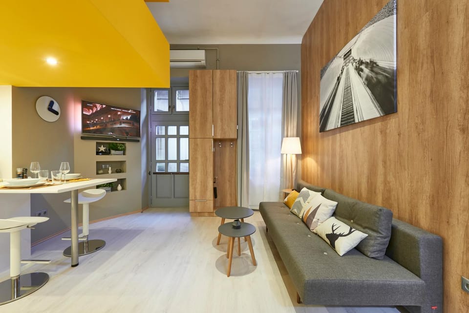 TV and multimedia, Living room, Seating area, Dining area