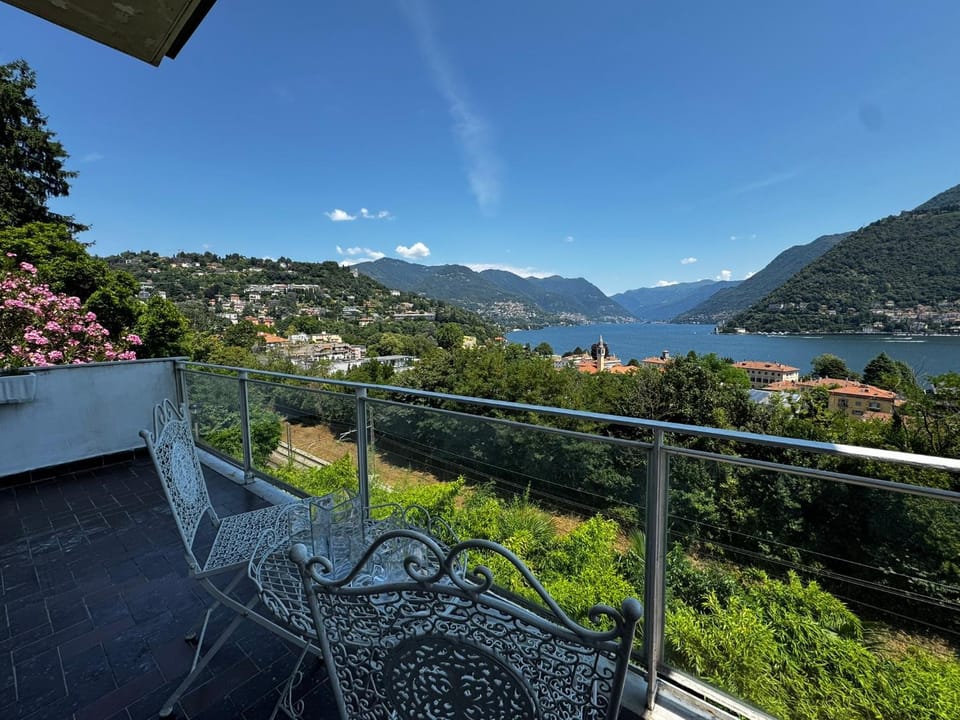 Balcony/Terrace, Lake view, Mountain view