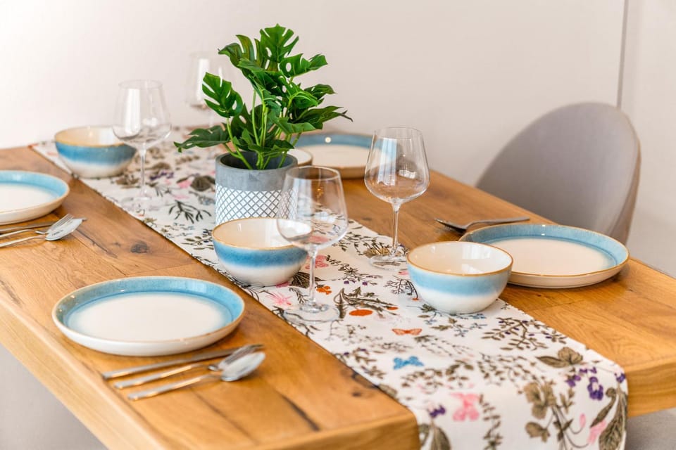 Food and drinks, Dining area