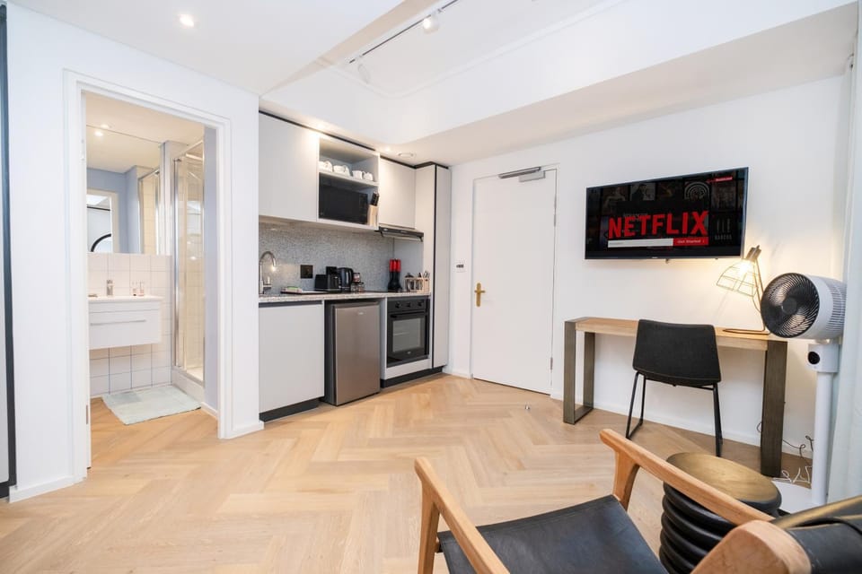 TV and multimedia, Kitchen or kitchenette, Living room