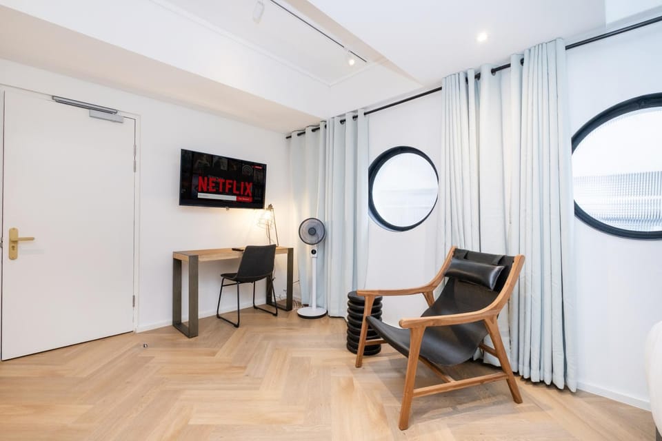 TV and multimedia, Seating area
