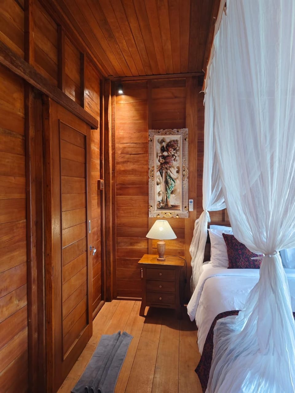 Bed, Photo of the whole room