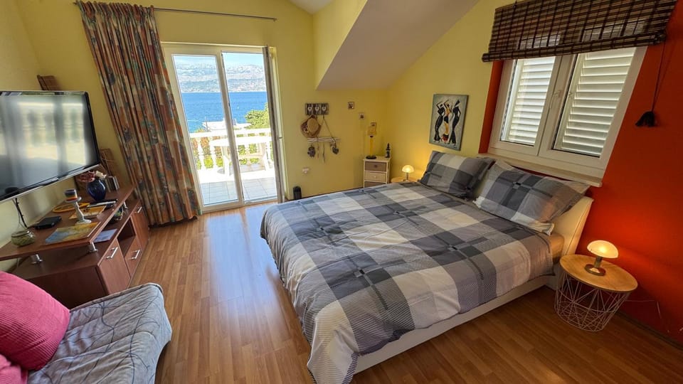 Bed, Photo of the whole room