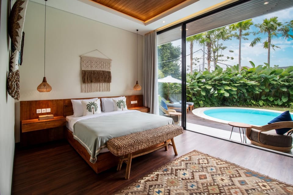 Bed, Photo of the whole room, Bedroom, Pool view, Swimming pool, internet, air conditioner