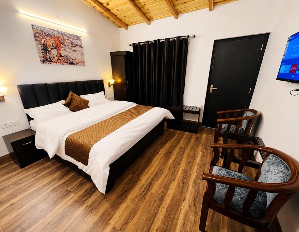 Photo of the whole room, Bedroom