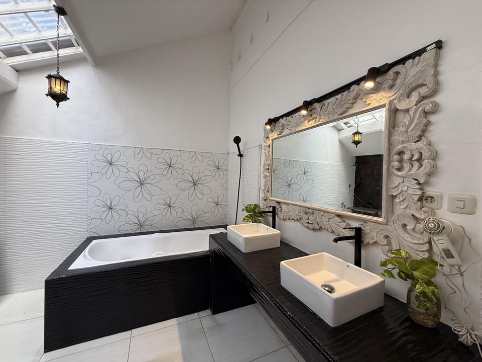 Bathroom, Bedroom, Bath