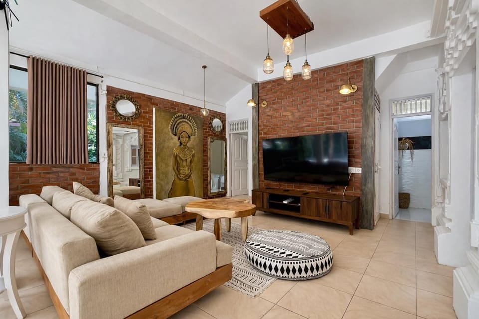 TV and multimedia, Living room, Seating area