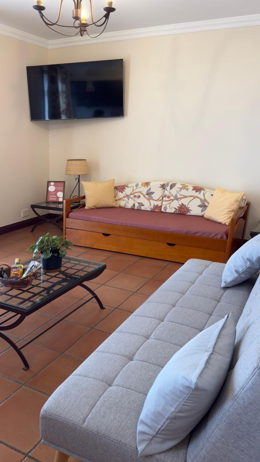 Communal lounge/ TV room, TV and multimedia, Living room, Seating area
