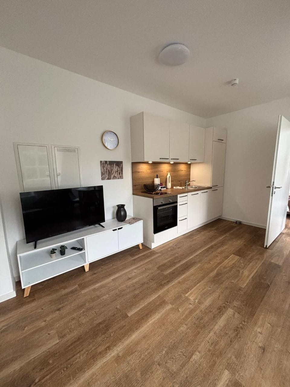 TV and multimedia, Kitchen or kitchenette, stove