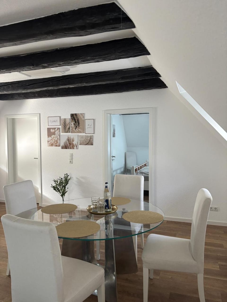 Seating area, Dining area