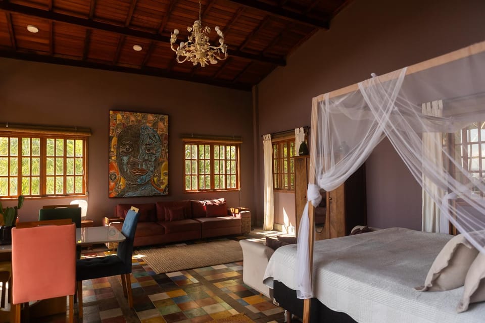 Bed, Dining area, Bedroom